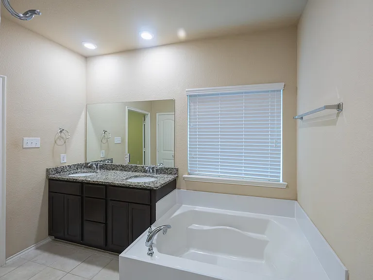 9821 Prairie Dog Ln — Photo 16