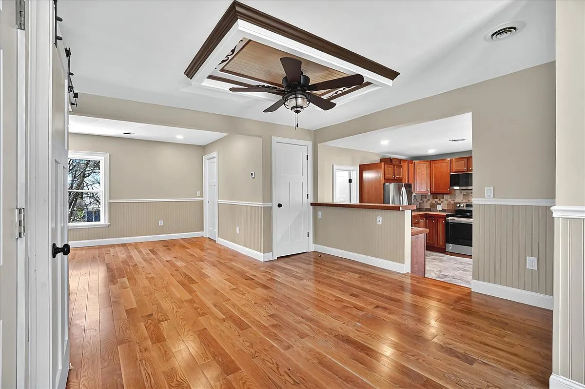 3 Waterbury St — Photo 2