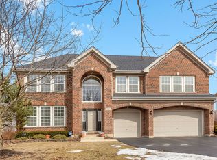 5820 Providence Dr, Hoffman Estates, IL 60192