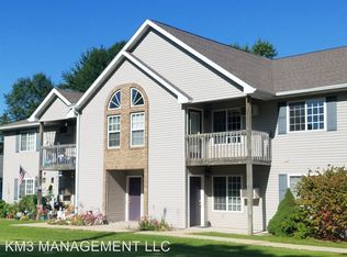 318 N Main St APT 6, Reeseville, WI 53579