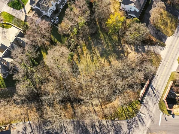 2221 W 63rd St, Mission Hills, KS 66208