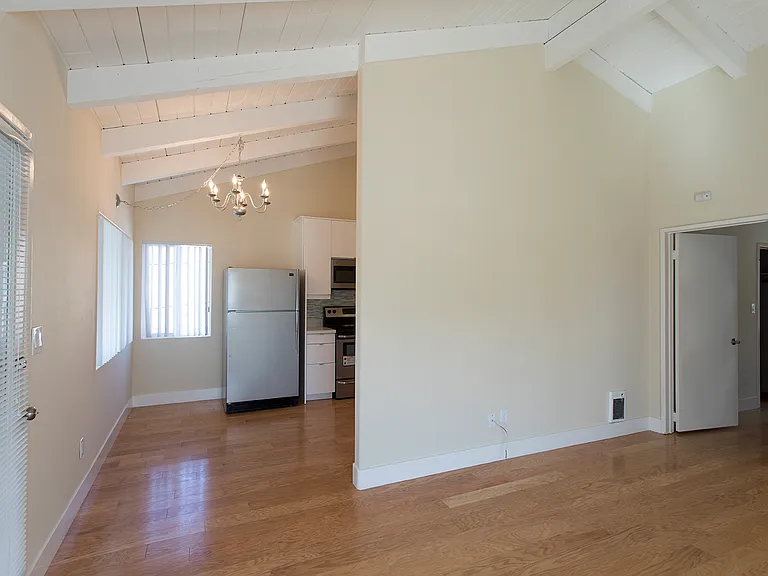 3733 Riviera Dr — Photo 15