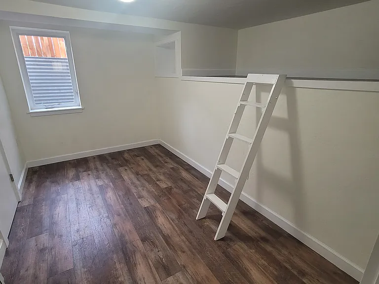 819 Rood Ave #B — Photo 8