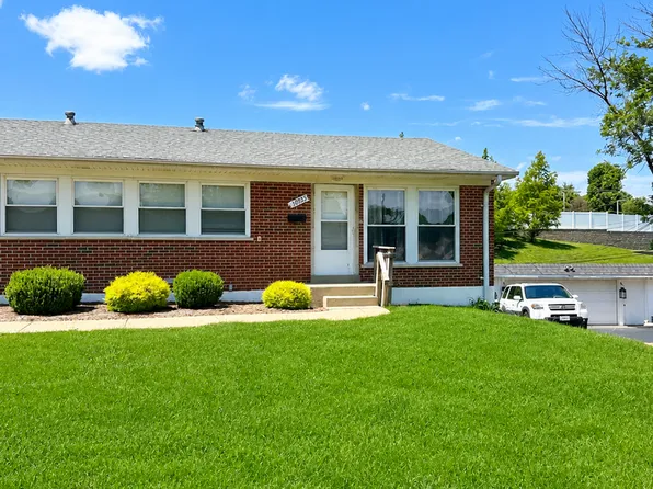 10933 Brookings Dr, Saint Louis, MO 63123