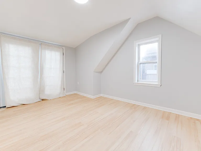 2625 S Union Ave — Photo 14