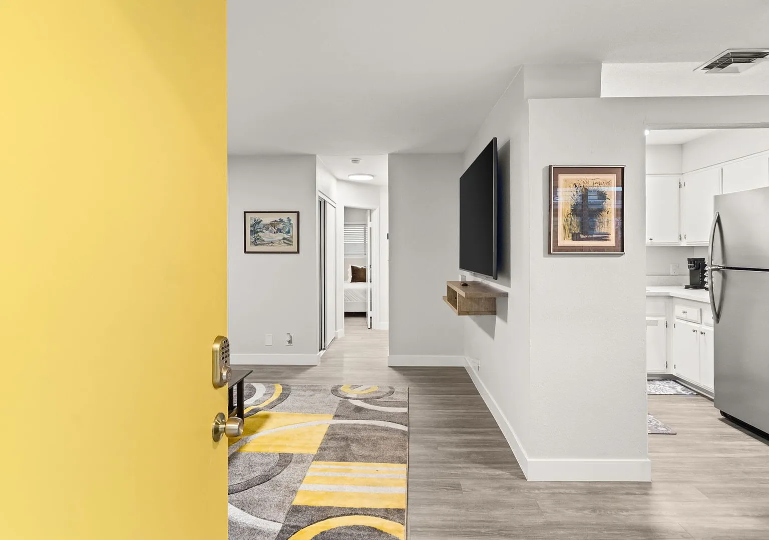 Updated 2-Bedroom Unit in Convenient Downtown Las Vegas Location — Photo 4