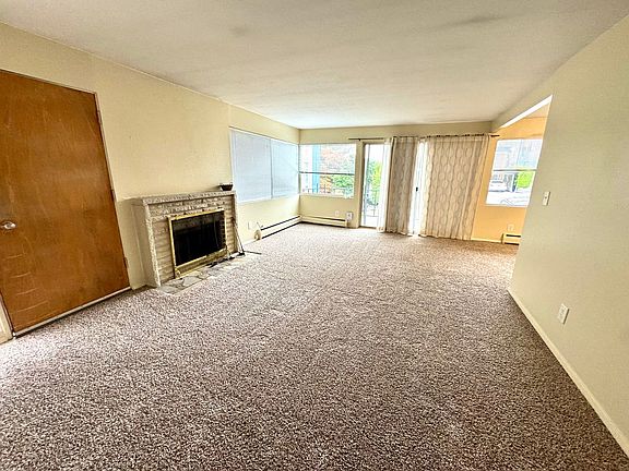 5th image of 2334 W Plymouth St Unit 2
