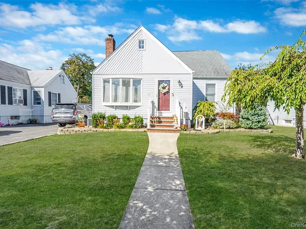 17 Barnstable Road, East Rockaway, NY 11518