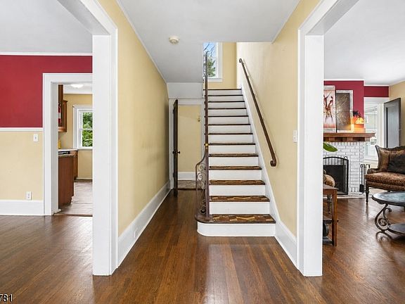 3rd image of 585 Ridge St