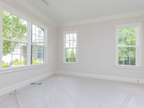 3rd image of 3522 Clemont Cir NE