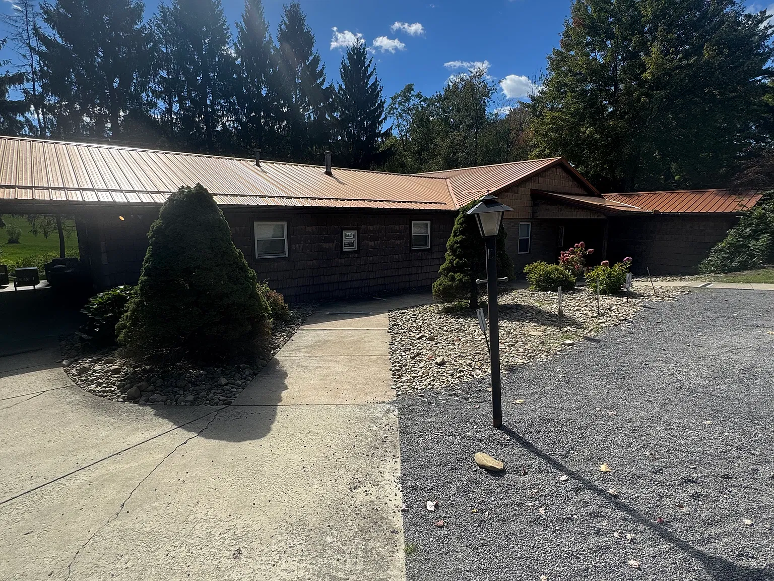 8 bed, 3600 sqft, $2,100 — Photo 2
