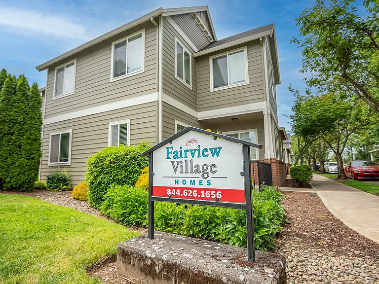 1497-1549 NE Market Dr — Photo 44