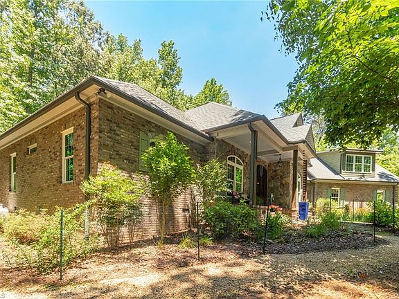 4th image of 3108 Sandy Springs Rd