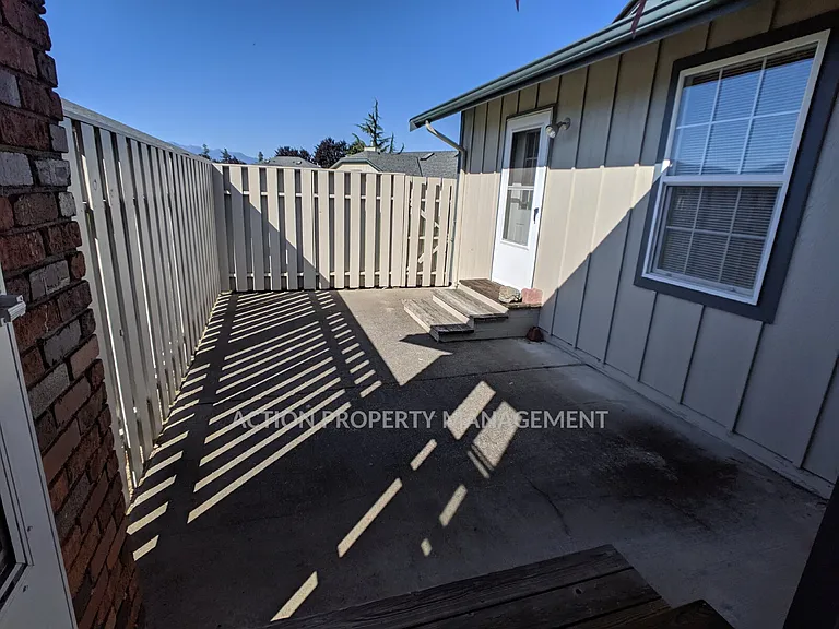 882 N Oxford Way — Photo 12