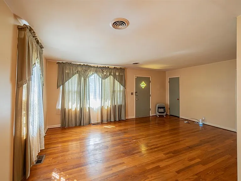 3015 Madison St — Photo 3
