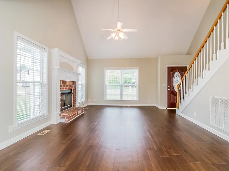 2910 Iona Dr — Photo 4