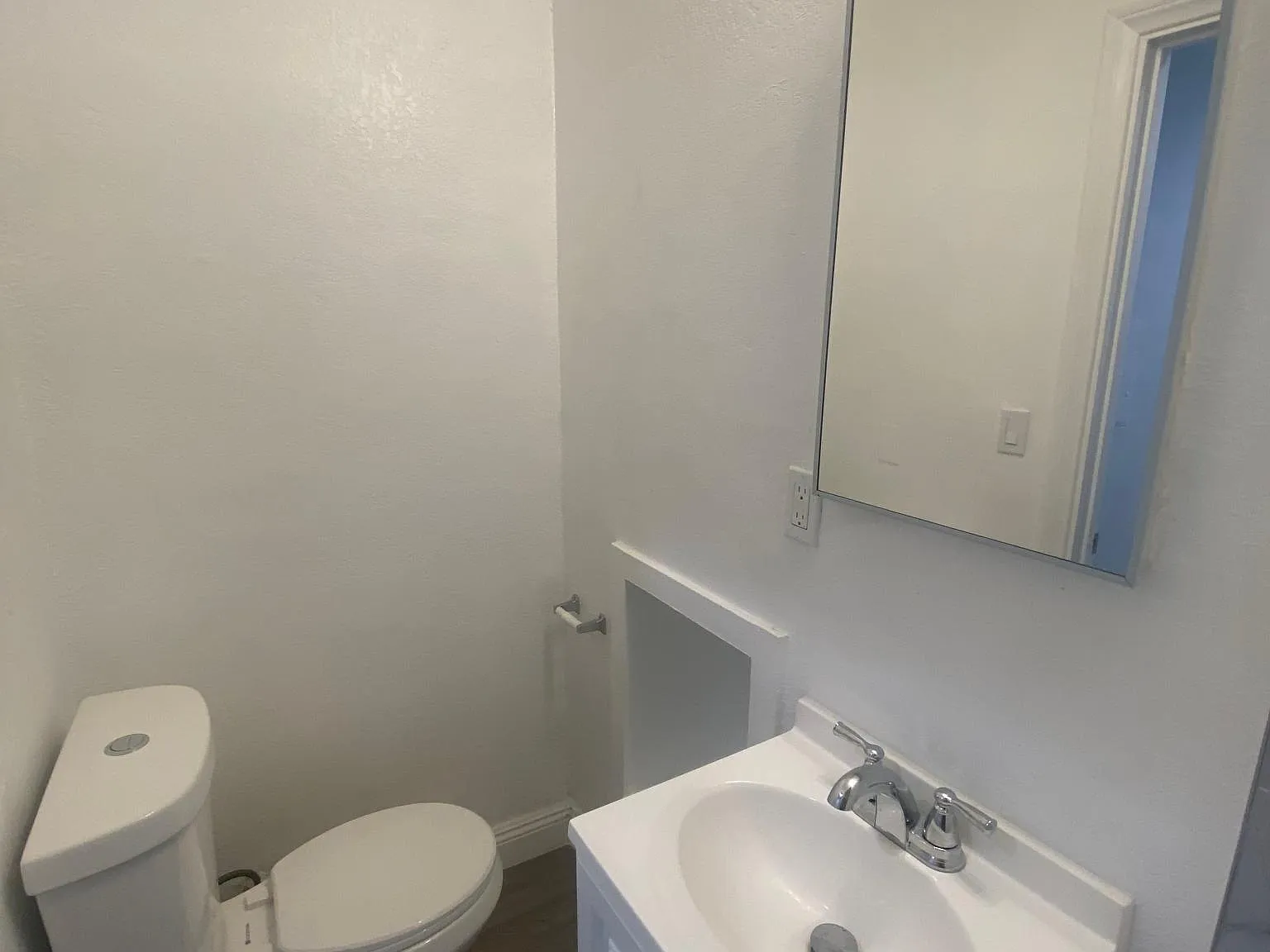 3 bed, 1050 sqft, $2,500 — Photo 2
