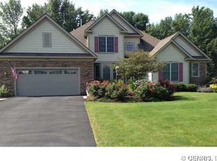 6 Amber Hill Dr, Pittsford, NY 14534