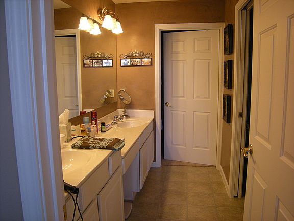 Master Bath /Walk-in Closet