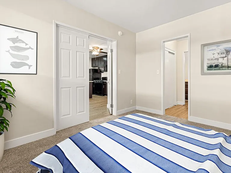Riverside Villa Apartments — Photo 8