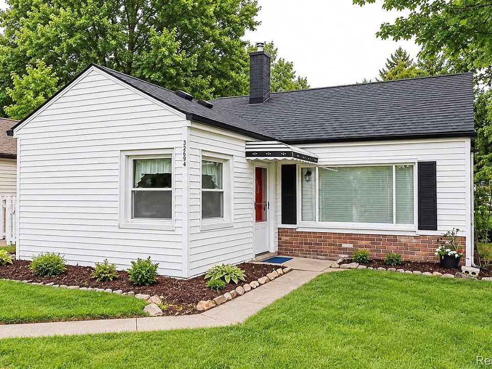 1st image of 32694 Ruehle Ave