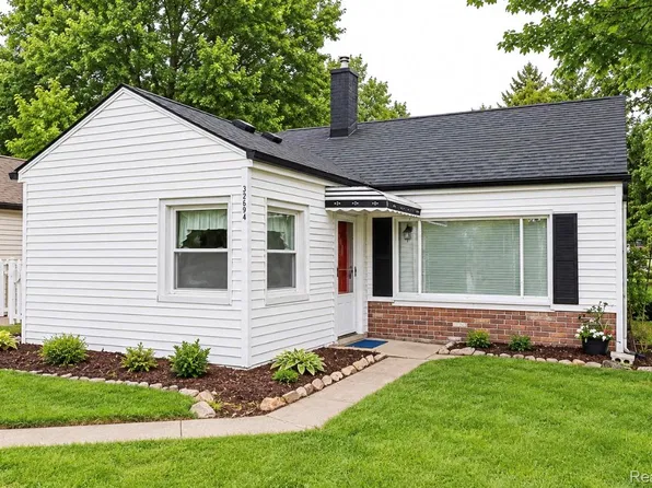 32694 Ruehle Ave, Warren, MI 48093