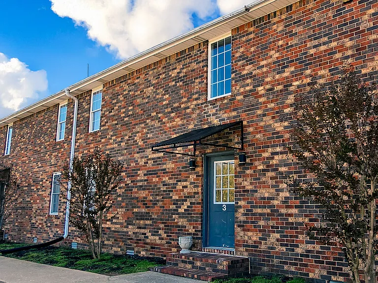 Willow Tree Apartments — Photo 11