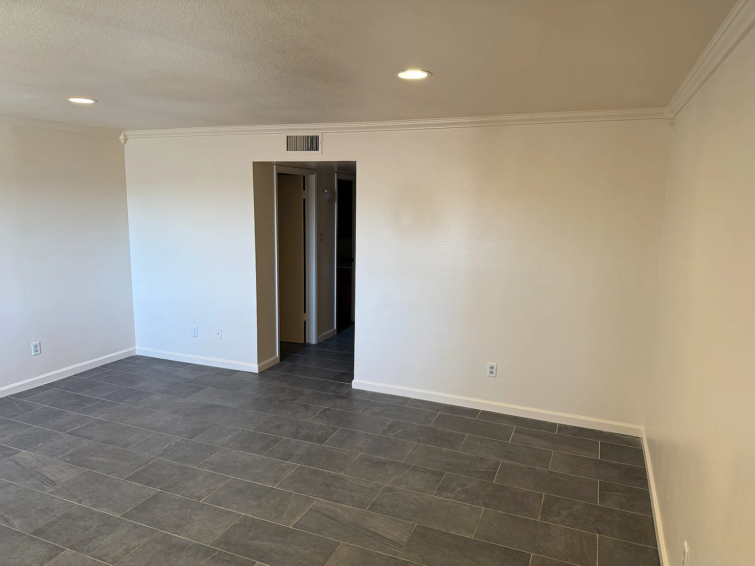 2 bed, 1404 sqft, $1,375 — Photo 3