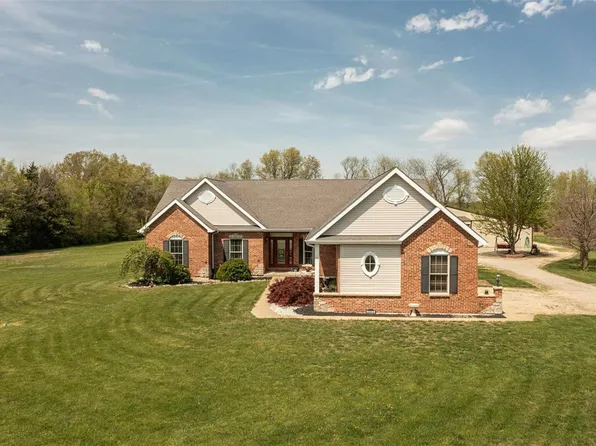 13819 Country Meadow Ct, Wright City, MO 63390