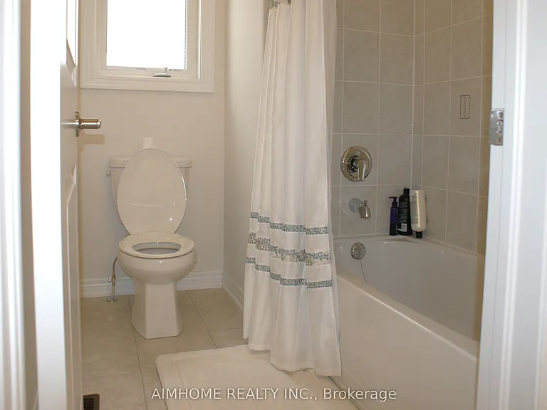 39 Scrivener Dr — Photo 22