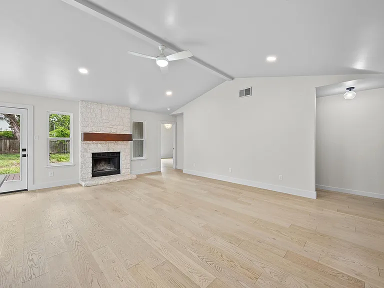 8708 Huebinger Pass — Photo 8