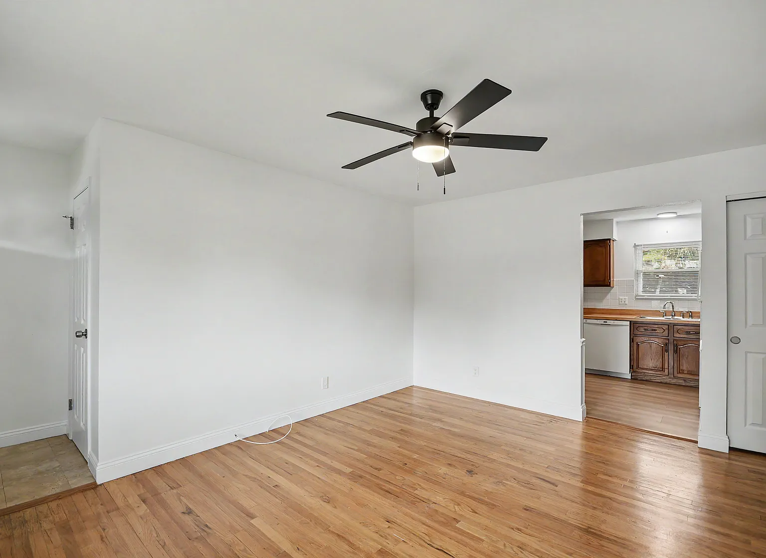 3 bed, 1031 sqft, $2,200 — Photo 4