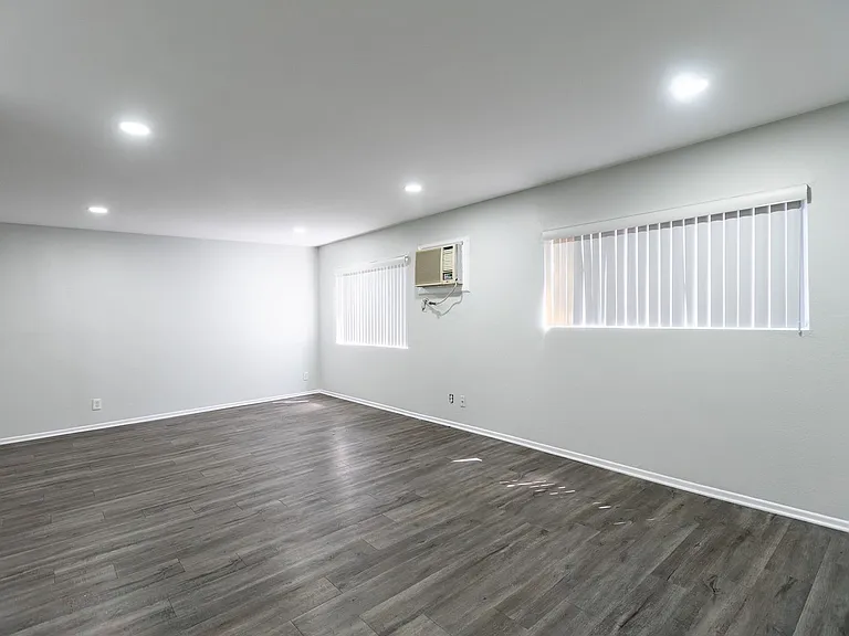 2039 North Las Palmas Ave — Photo 12