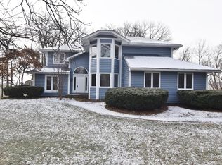 1922 Whispering Oaks Ln, Sugar Grove, IL 60554