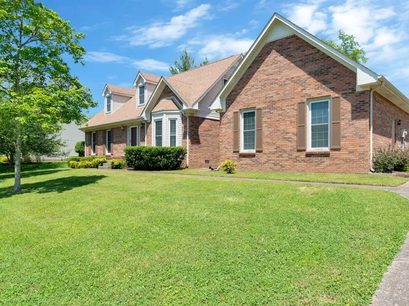 1207 Willow Bend Dr, Clarksville, TN 37043