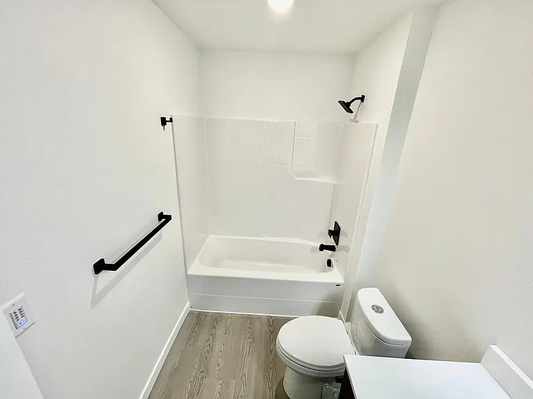 **4 Weeks Free Rent Upon Move In** | New Construction - Minutes From Downtown Pdx — Photo 8