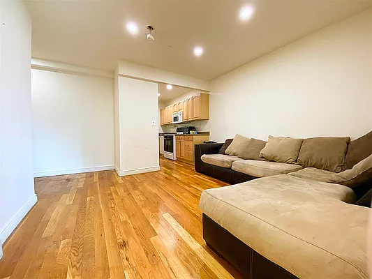 Rented by Bond New York | media 4