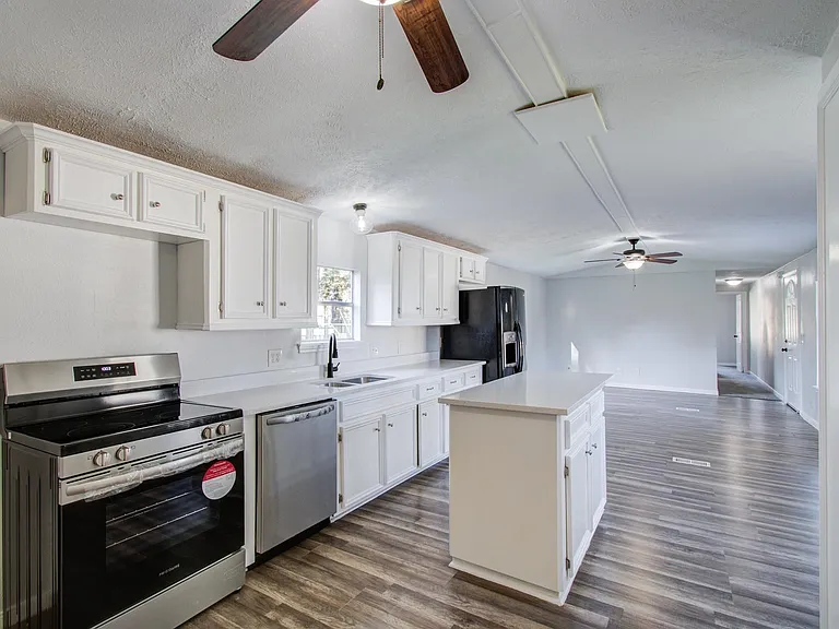 13419 Commander Cir — Photo 4