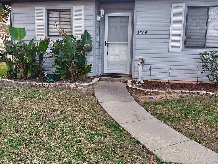 1206 Deer Springs Rd — Photo 1