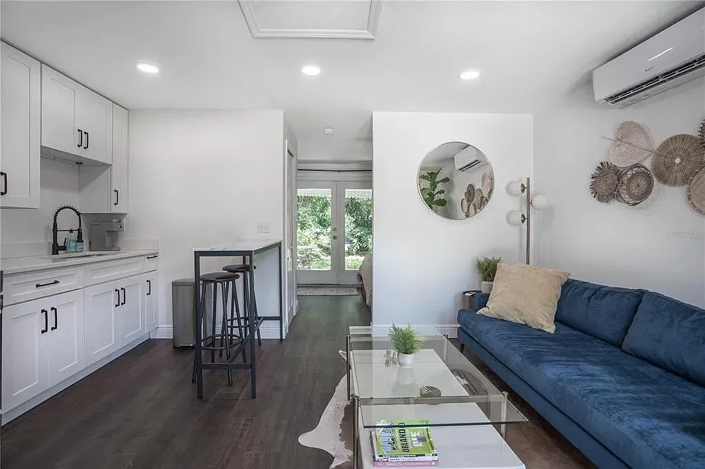 Studio, 400 sqft, $2,000 — Photo 3