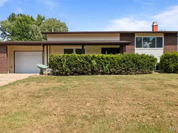 605 Sherwood Dr, Florissant, MO 63031