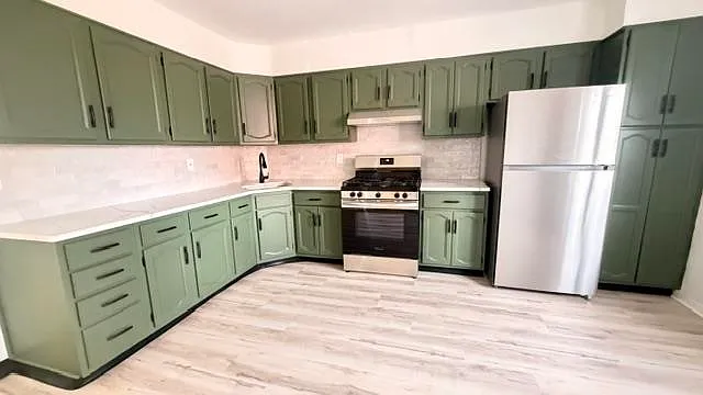 2 bed, 1.0 bath, $2,500 — Photo 4