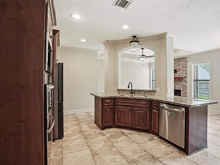 536 Stephen F Austin Dr — Photo 11