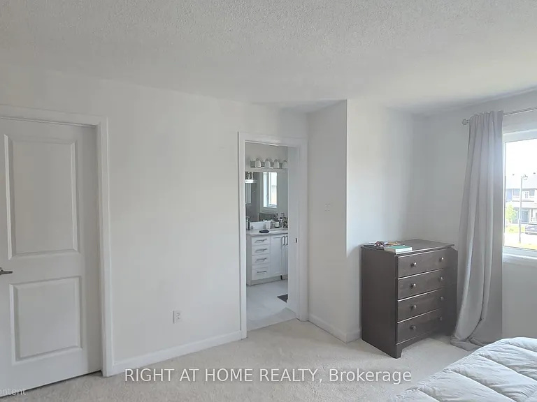836 Dynasty St W — Photo 9