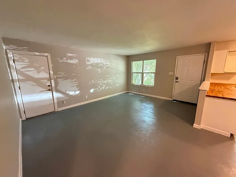 8209 Colony Loop Dr — Photo 1