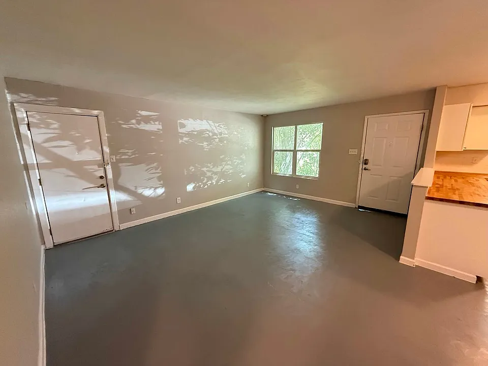 8209 Colony Loop Dr