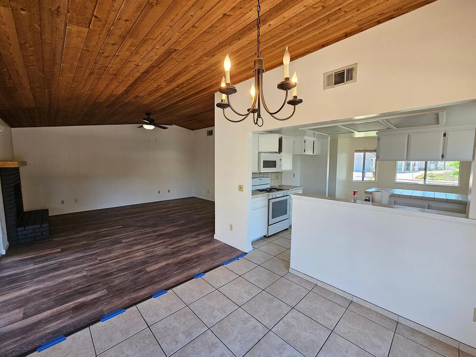 3 bed, 1610 sqft, $3,000 — Photo 4