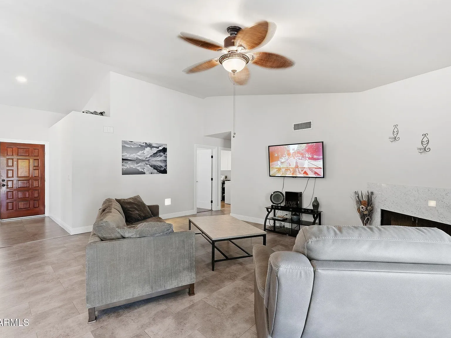 4 bed, 3.0 bath, 2291 sqft, $4,800 — Photo 2