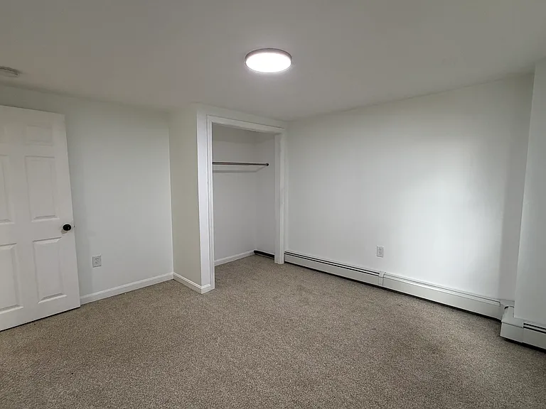 38 Marion Ave N — Photo 17