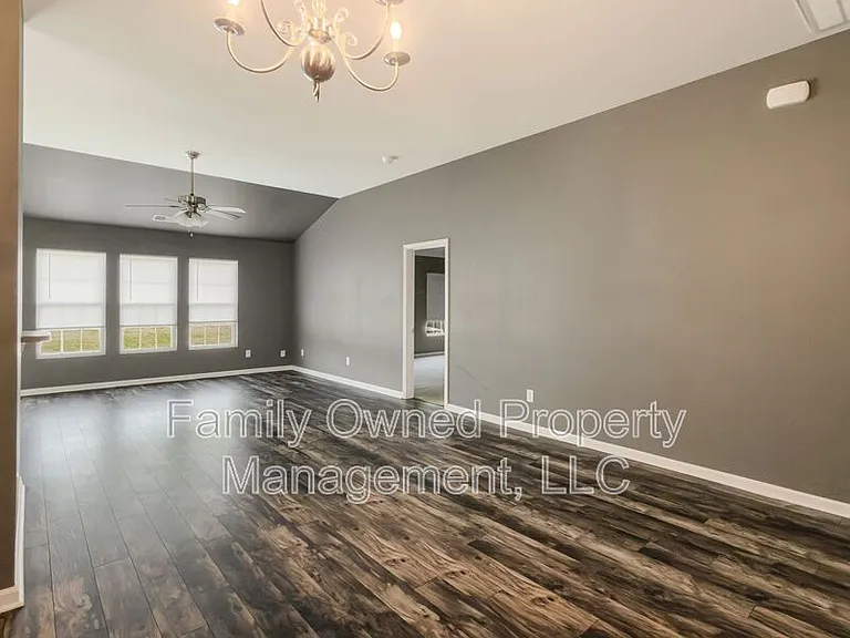 266 Mayfield Dr — Photo 8